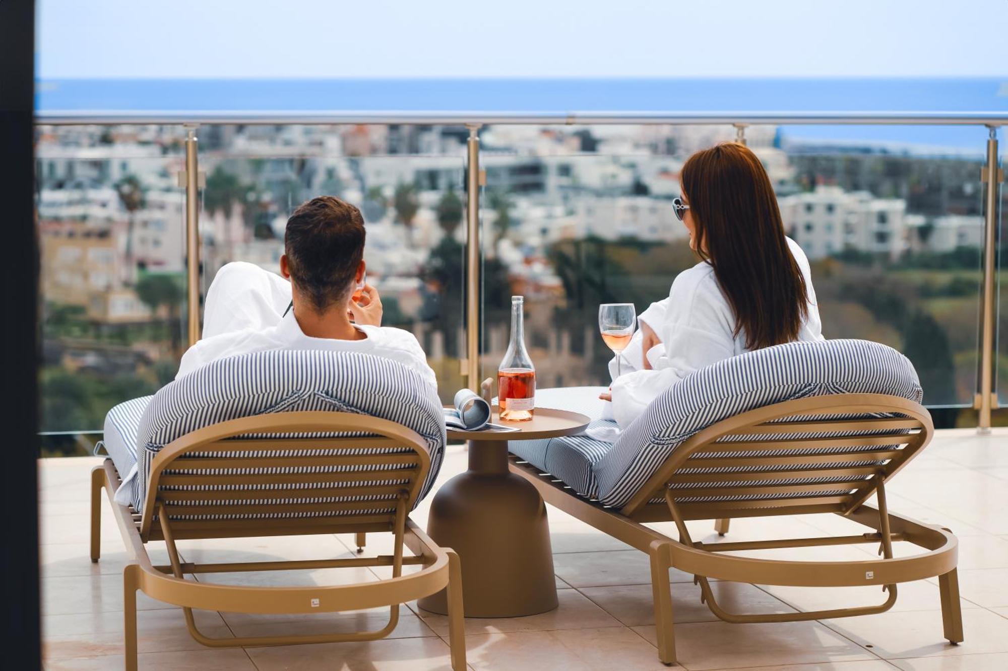 Wellclub - Wellness Family Experience - Seaview Hotel Paphos Exterior foto