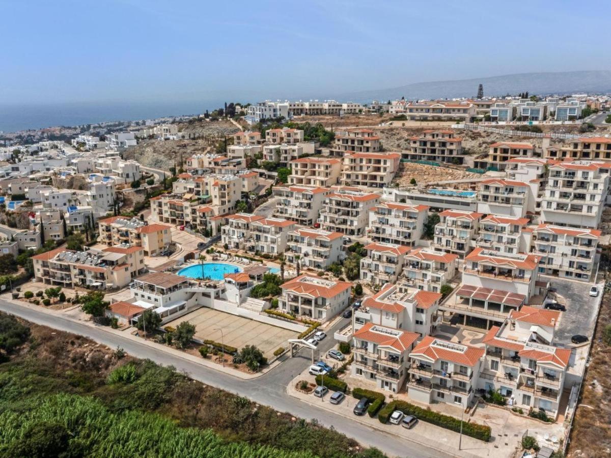 Wellclub - Wellness Family Experience - Seaview Hotel Paphos Exterior foto
