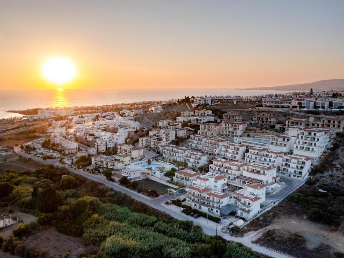 Wellclub - Wellness Family Experience - Seaview Hotel Paphos Exterior foto