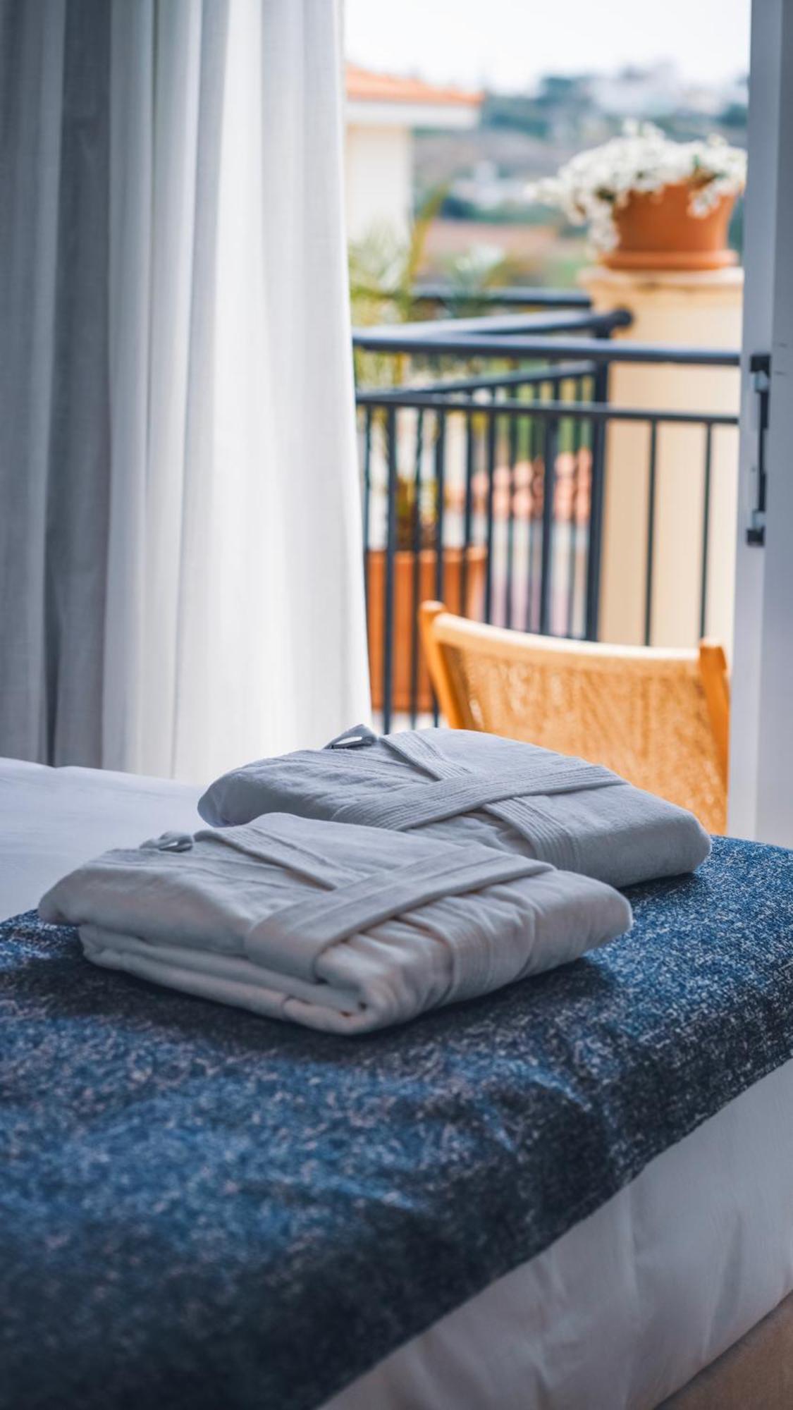 Wellclub - Wellness Family Experience - Seaview Hotel Paphos Exterior foto